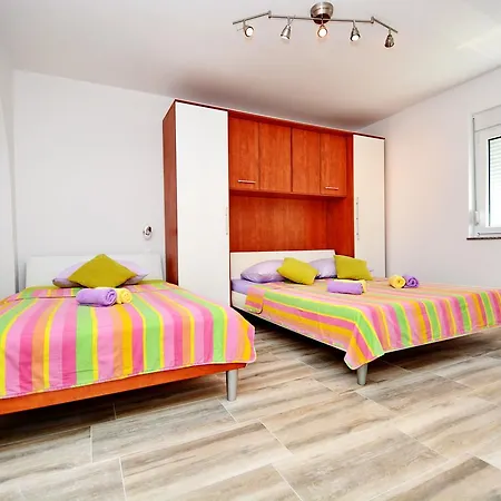 Apartamento Gabi 2 *